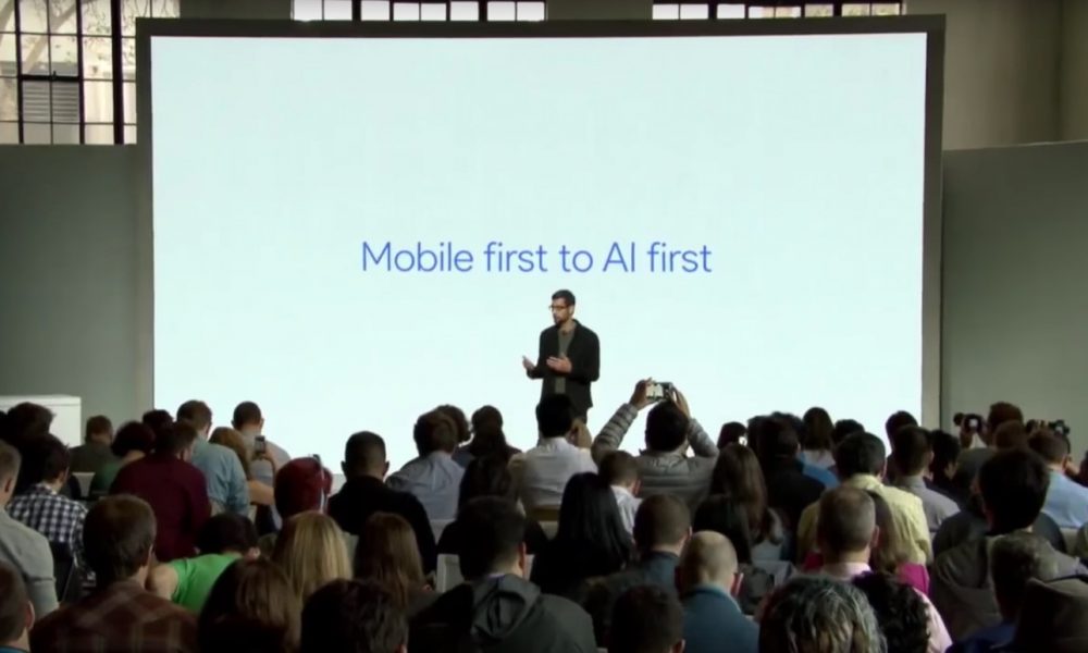 Mobile first to AI first: Sundar Pichai spricht das Mantra von Google-Gründer Larry Page: Eine Künstliche Intelligenz als Lösung für die Welt (Foto: Google Screenshot)